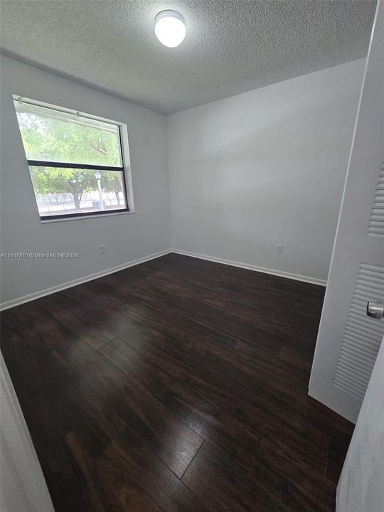 For Rent: $2,600 (3 beds, 2 baths, 993 Square Feet)