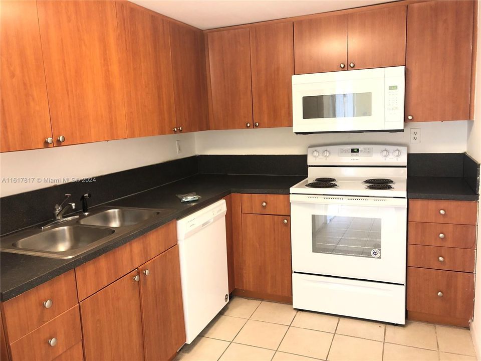 For Rent: $2,300 (2 beds, 2 baths, 1012 Square Feet)