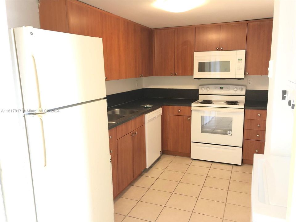 Recently Rented: $2,300 (2 beds, 2 baths, 1012 Square Feet)