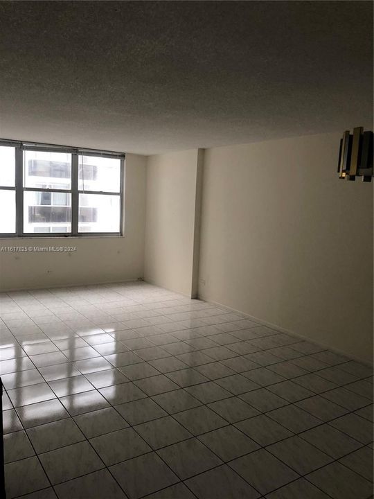 For Rent: $2,350 (1 beds, 1 baths, 1065 Square Feet)