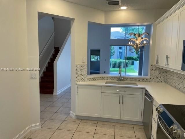 For Rent: $3,350 (3 beds, 2 baths, 1592 Square Feet)