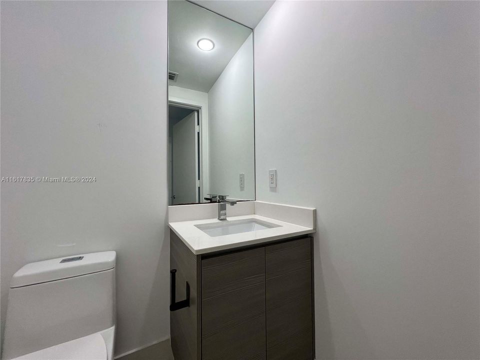 Recently Rented: $3,800 (1 beds, 1 baths, 854 Square Feet)