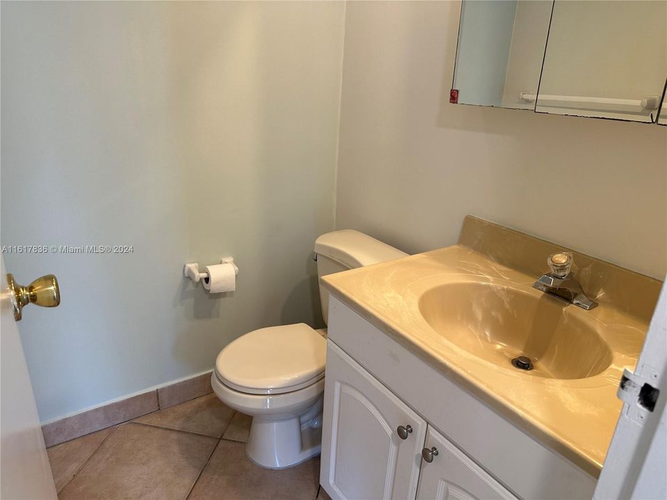 1/2 Bathroom