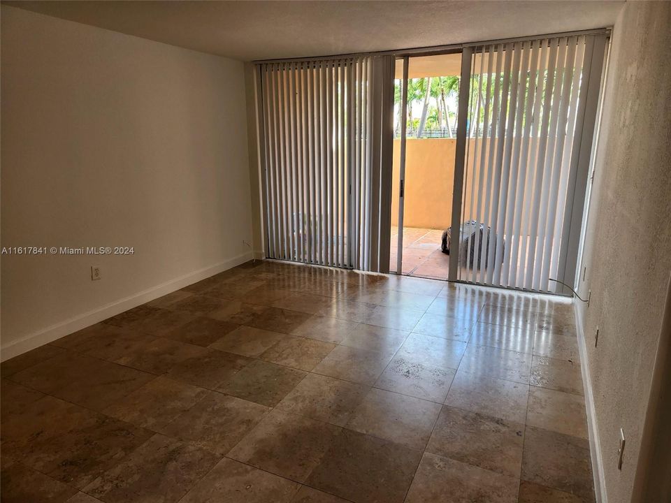For Rent: $2,200 (2 beds, 2 baths, 931 Square Feet)