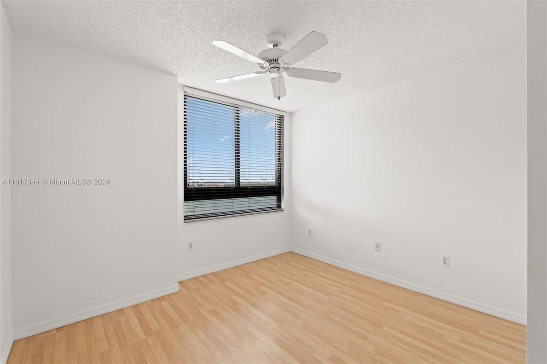 Active With Contract: $4,500 (2 beds, 2 baths, 1127 Square Feet)