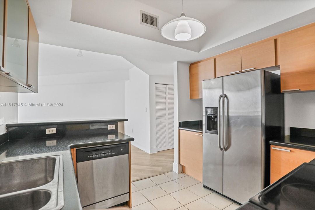 For Sale: $345,000 (2 beds, 1 baths, 1115 Square Feet)