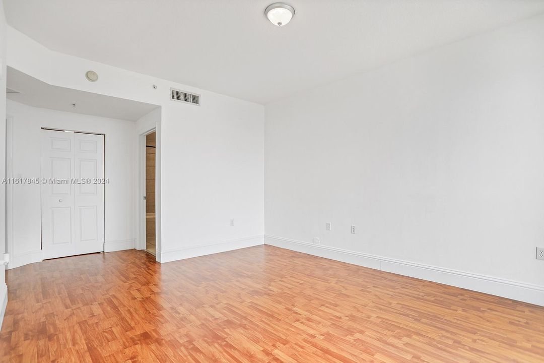 For Sale: $345,000 (2 beds, 1 baths, 1115 Square Feet)