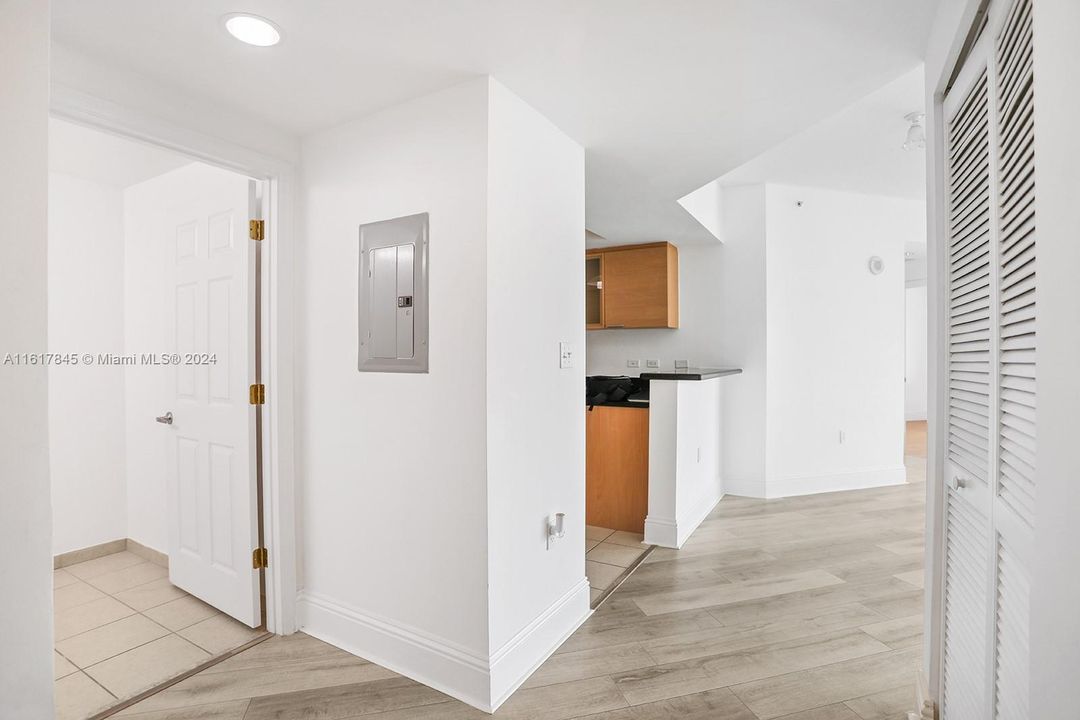 For Sale: $345,000 (2 beds, 1 baths, 1115 Square Feet)