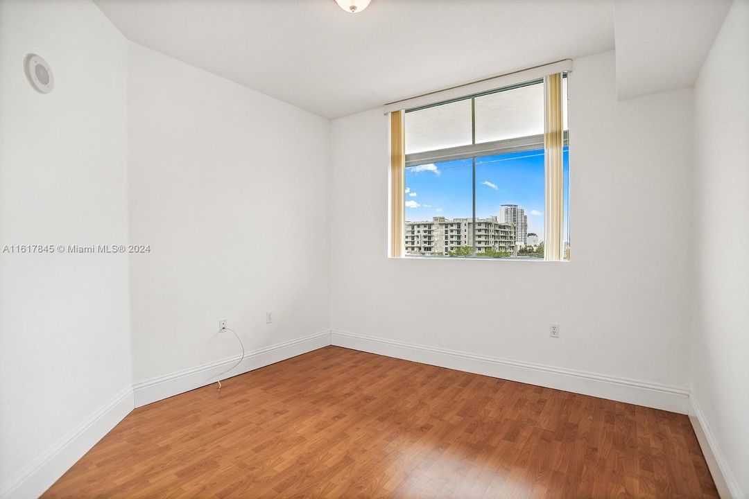 For Sale: $345,000 (2 beds, 1 baths, 1115 Square Feet)