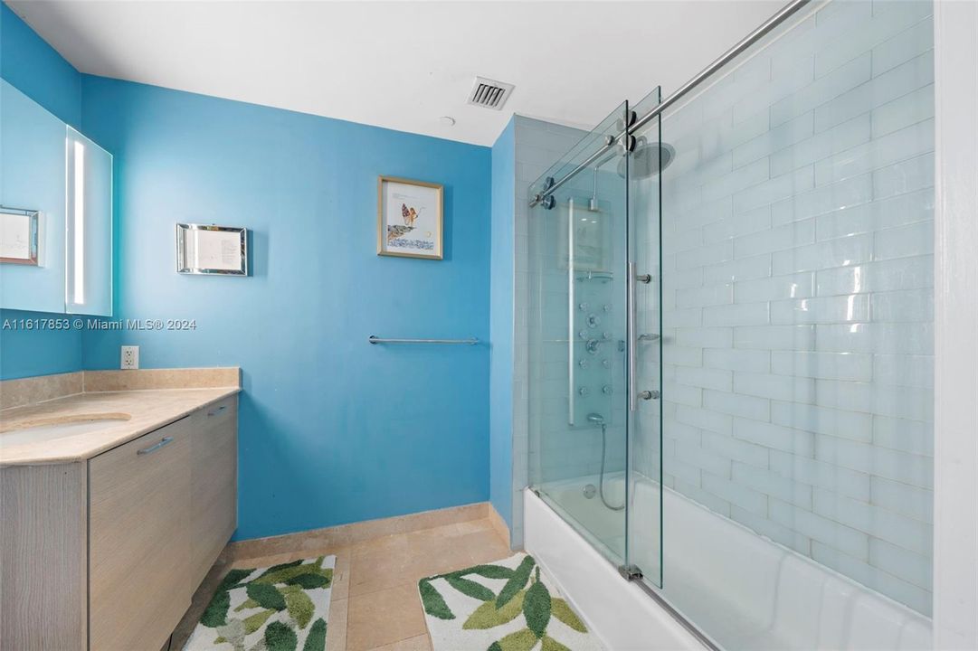 For Sale: $382,000 (1 beds, 1 baths, 659 Square Feet)