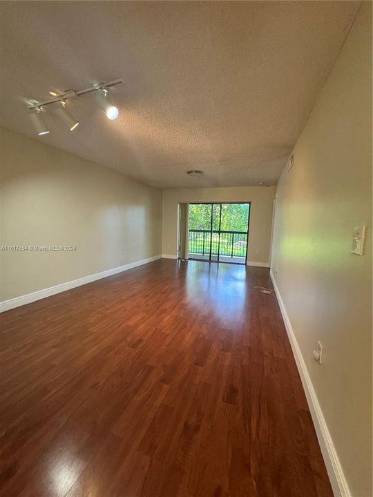 For Rent: $2,050 (2 beds, 2 baths, 986 Square Feet)