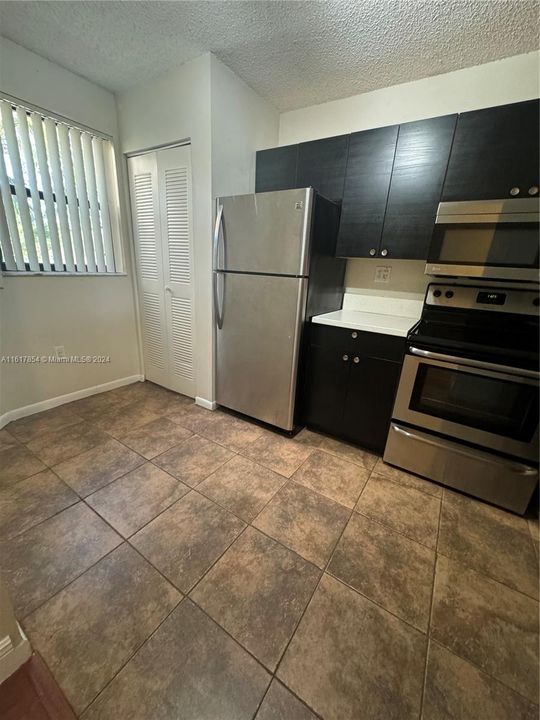 For Rent: $2,050 (2 beds, 2 baths, 986 Square Feet)
