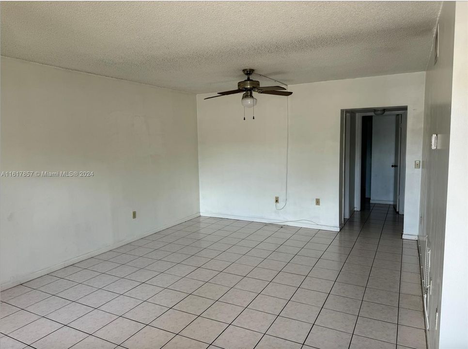 For Rent: $1,750 (2 beds, 1 baths, 980 Square Feet)