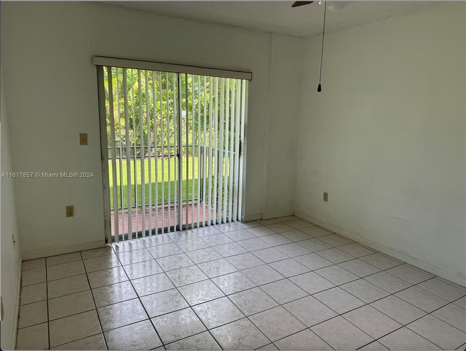 For Rent: $1,750 (2 beds, 1 baths, 980 Square Feet)
