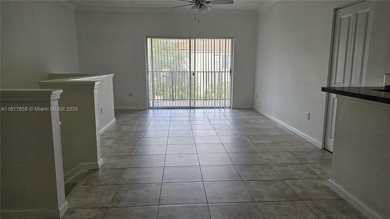 For Rent: $1,800 (1 beds, 1 baths, 885 Square Feet)