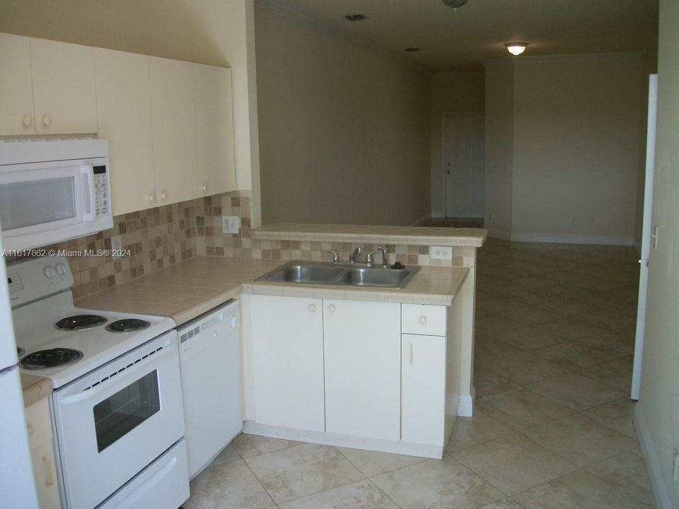 For Rent: $2,200 (3 beds, 2 baths, 1115 Square Feet)