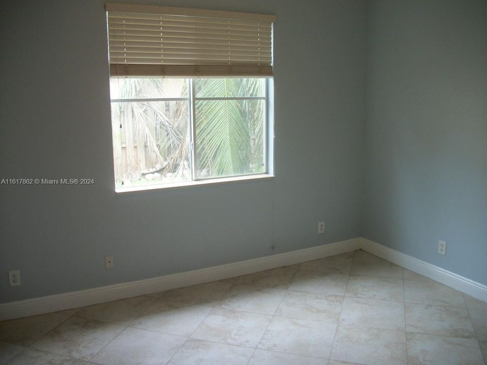 For Rent: $2,200 (3 beds, 2 baths, 1115 Square Feet)