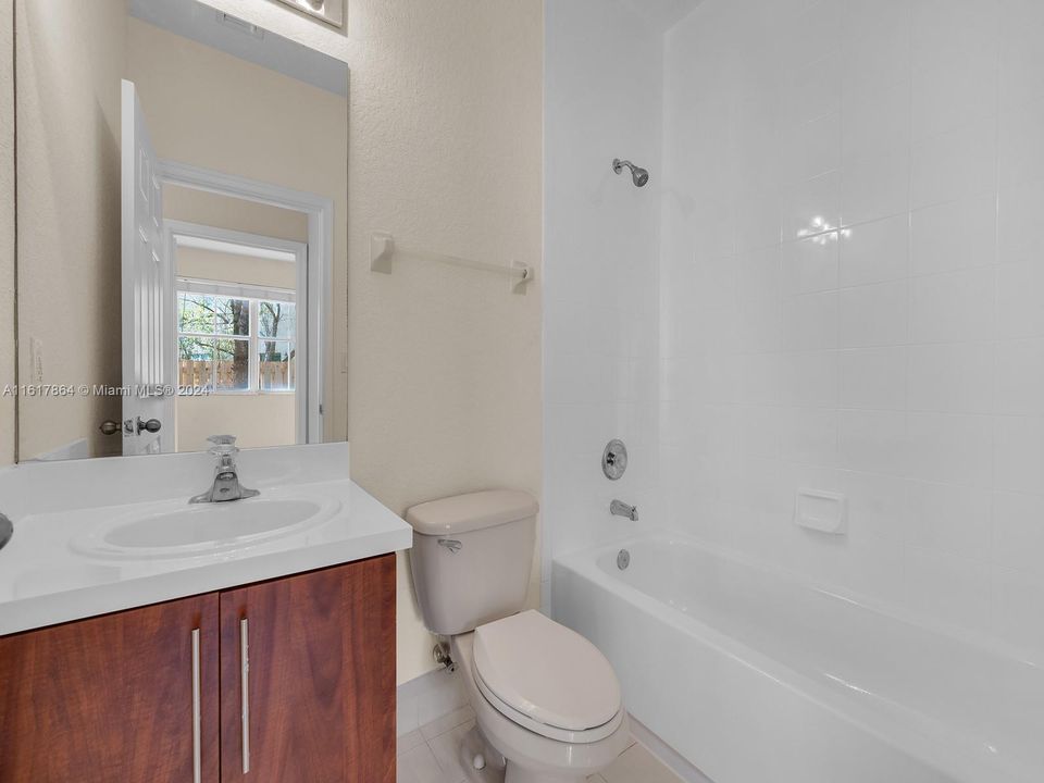 For Sale: $368,000 (3 beds, 3 baths, 1704 Square Feet)