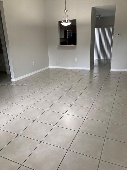 Recently Rented: $2,700 (3 beds, 2 baths, 1130 Square Feet)