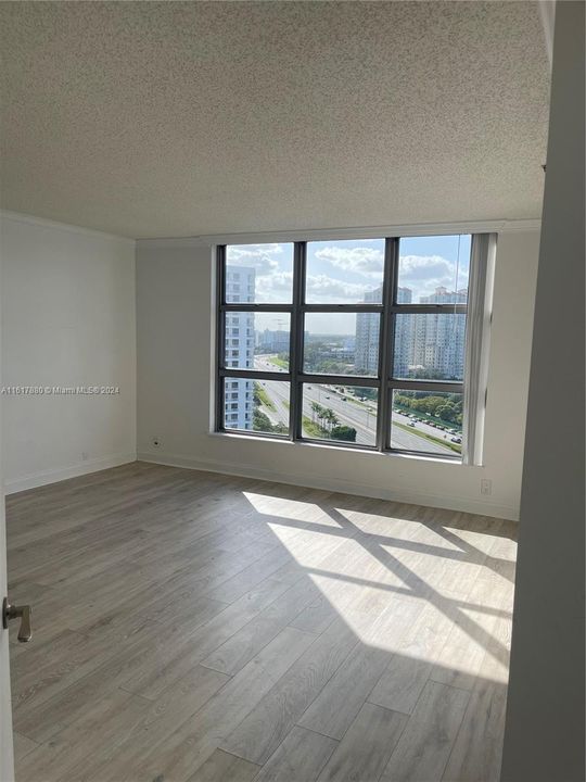 For Sale: $470,000 (2 beds, 2 baths, 1361 Square Feet)