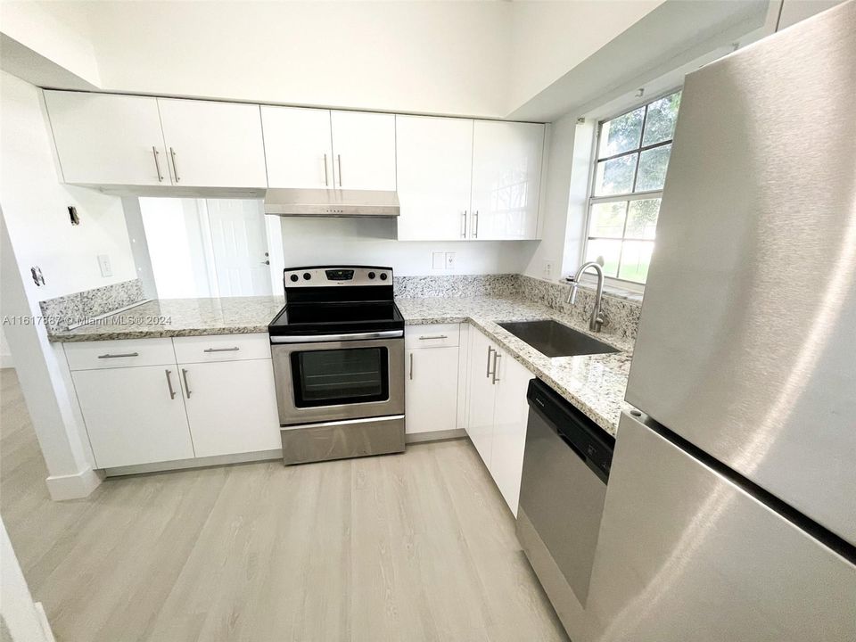 For Rent: $2,600 (2 beds, 2 baths, 854 Square Feet)