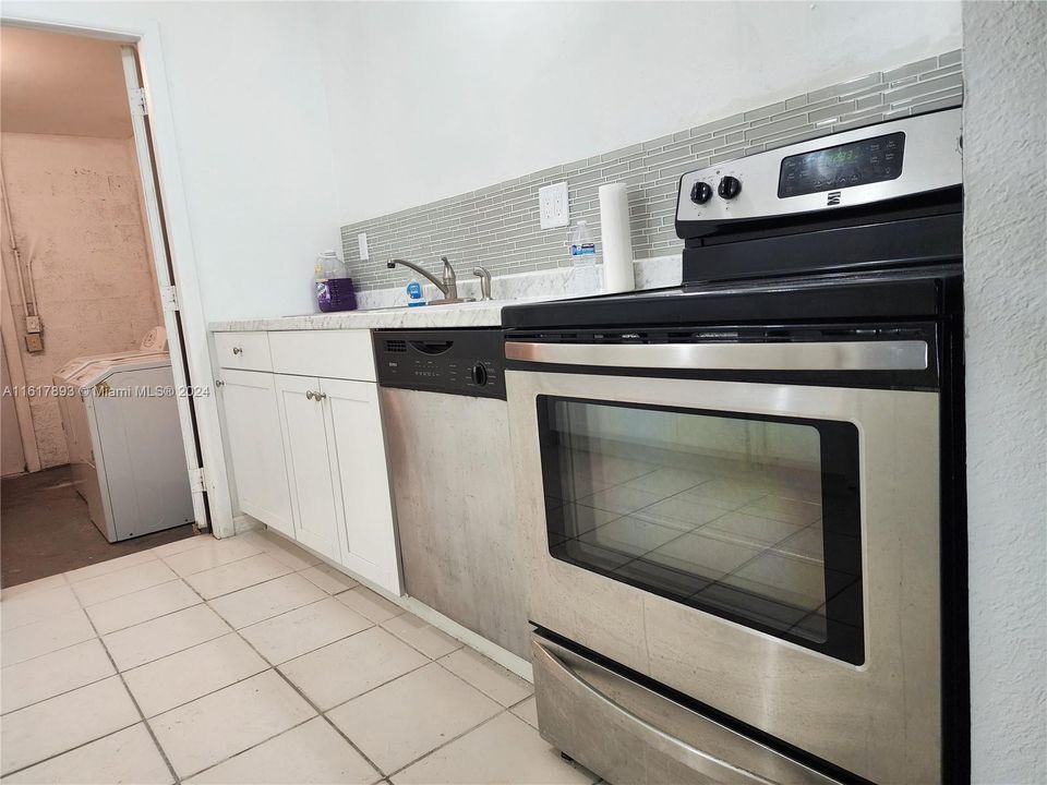 Recently Rented: $2,500 (3 beds, 1 baths, 0 Square Feet)