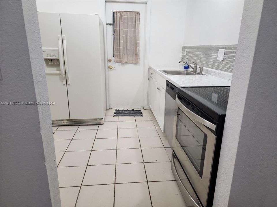Recently Rented: $2,500 (3 beds, 1 baths, 0 Square Feet)