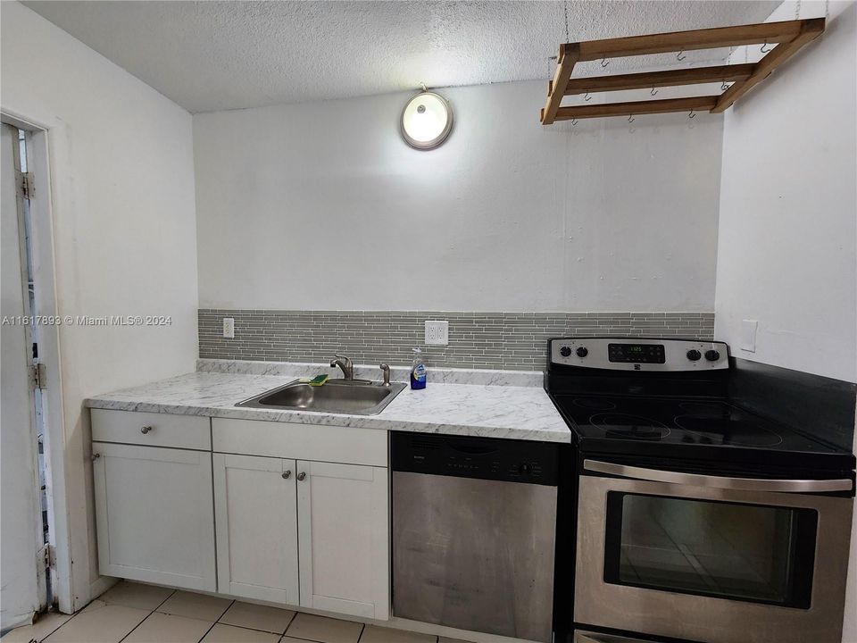 Recently Rented: $2,500 (3 beds, 1 baths, 0 Square Feet)