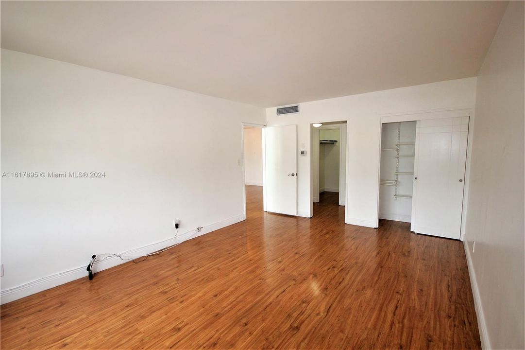 For Rent: $3,500 (2 beds, 2 baths, 1030 Square Feet)