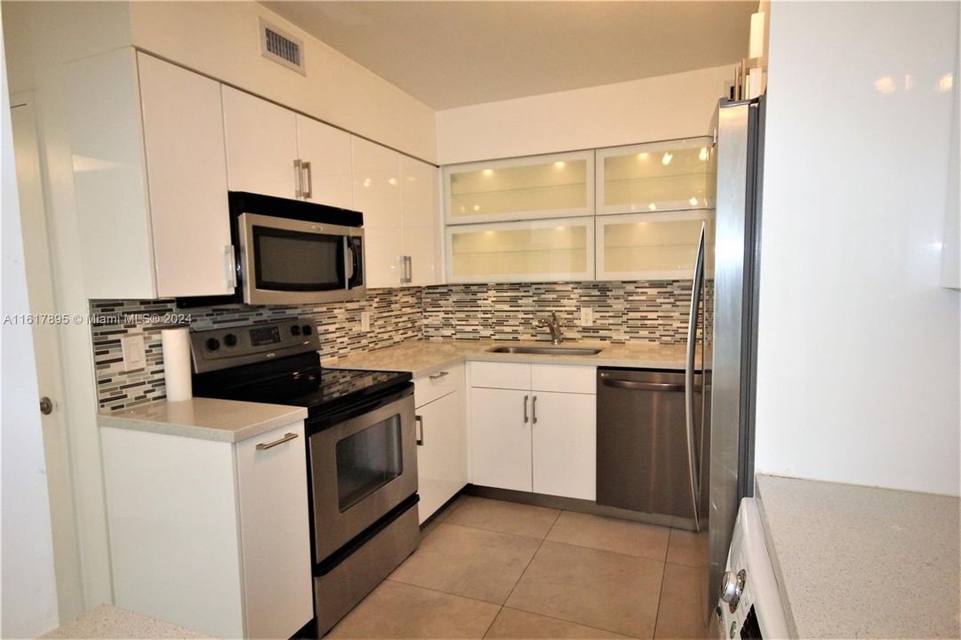 For Rent: $3,500 (2 beds, 2 baths, 1030 Square Feet)