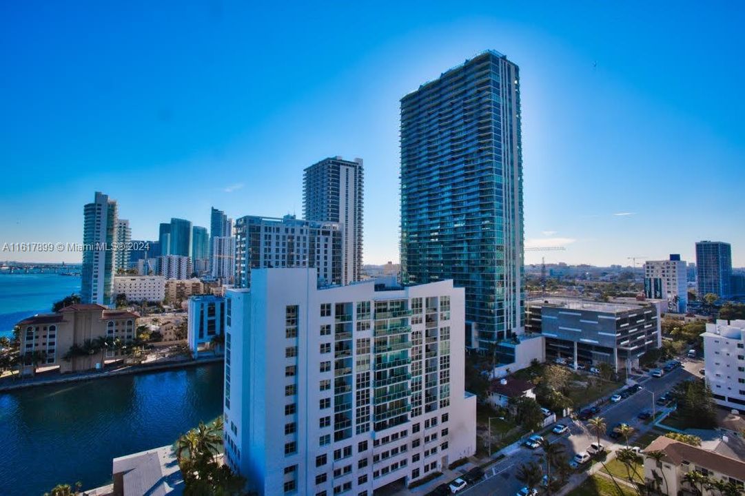 For Sale: $674,500 (1 beds, 2 baths, 790 Square Feet)