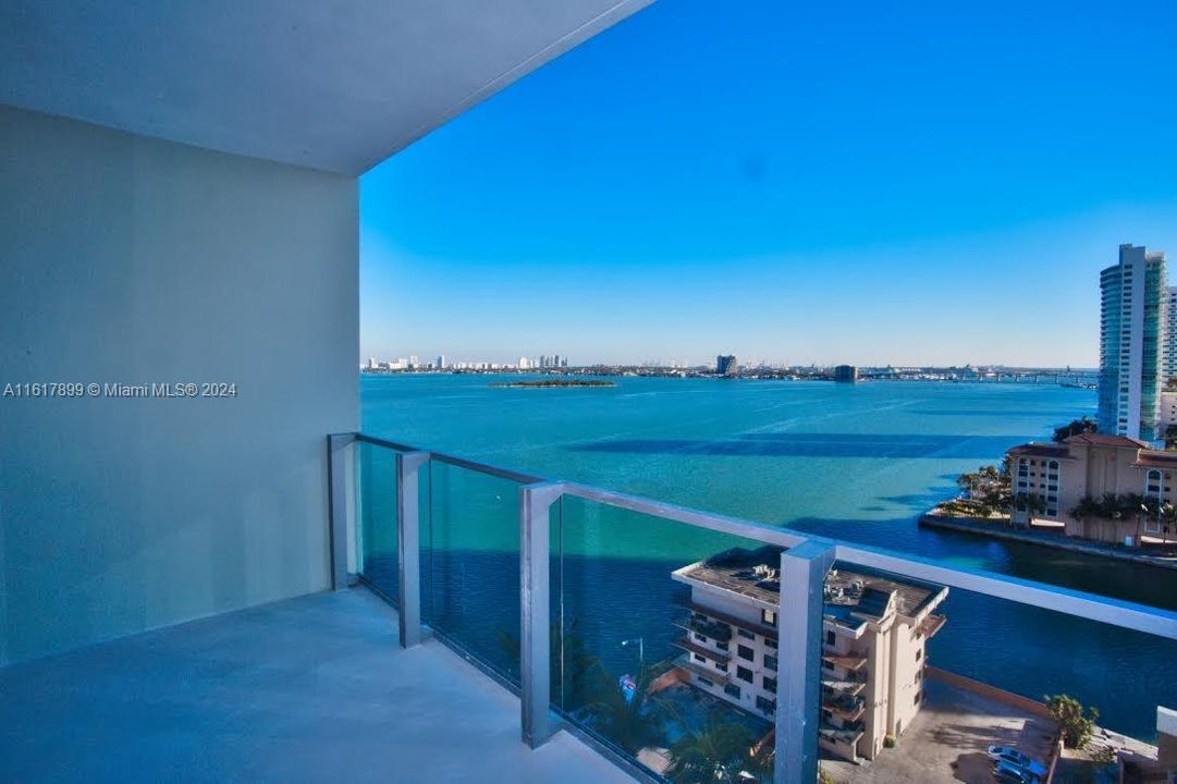 For Sale: $674,500 (1 beds, 2 baths, 790 Square Feet)