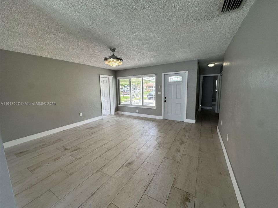 For Rent: $3,450 (3 beds, 2 baths, 1243 Square Feet)