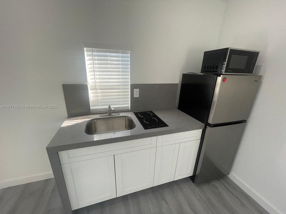 For Rent: $1,200 (1 beds, 1 baths, 200 Square Feet)