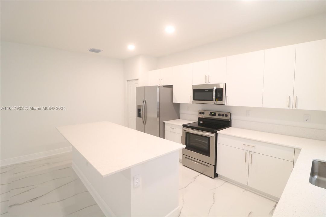 Recently Sold: $745,000 (3 beds, 2 baths, 2137 Square Feet)