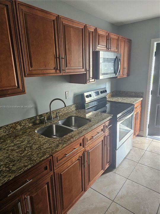 For Rent: $2,925 (4 beds, 1 baths, 1114 Square Feet)