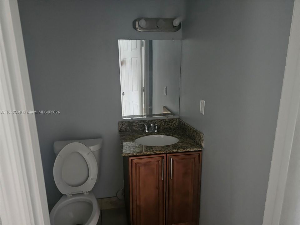 For Rent: $2,925 (4 beds, 1 baths, 1114 Square Feet)