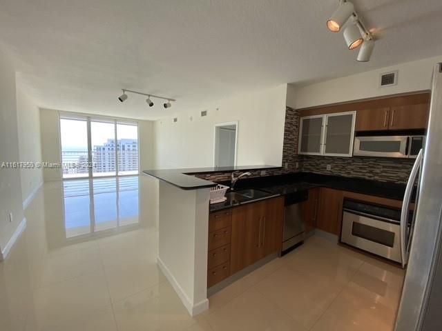 For Rent: $3,800 (2 beds, 2 baths, 1145 Square Feet)