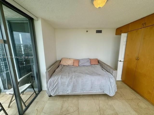 For Rent: $4,900 (3 beds, 2 baths, 1447 Square Feet)