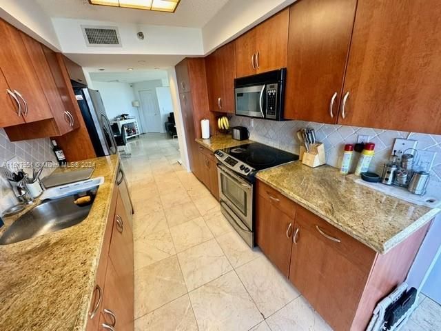 For Rent: $4,900 (3 beds, 2 baths, 1447 Square Feet)
