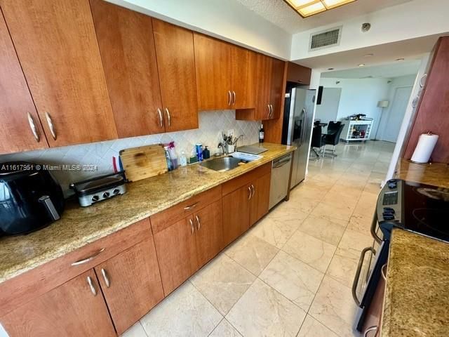 For Rent: $4,500 (3 beds, 2 baths, 1447 Square Feet)