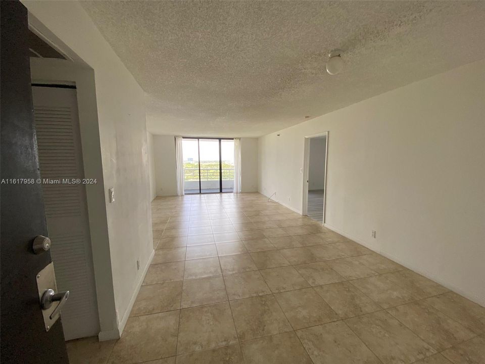 For Sale: $390,000 (2 beds, 2 baths, 1062 Square Feet)