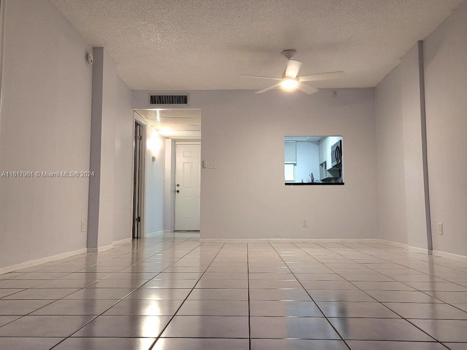 For Sale: $237,777 (2 beds, 2 baths, 975 Square Feet)