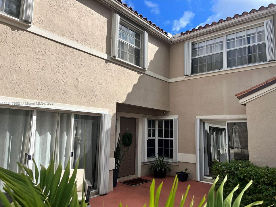 Recently Sold: $525,000 (3 beds, 2 baths, 1666 Square Feet)