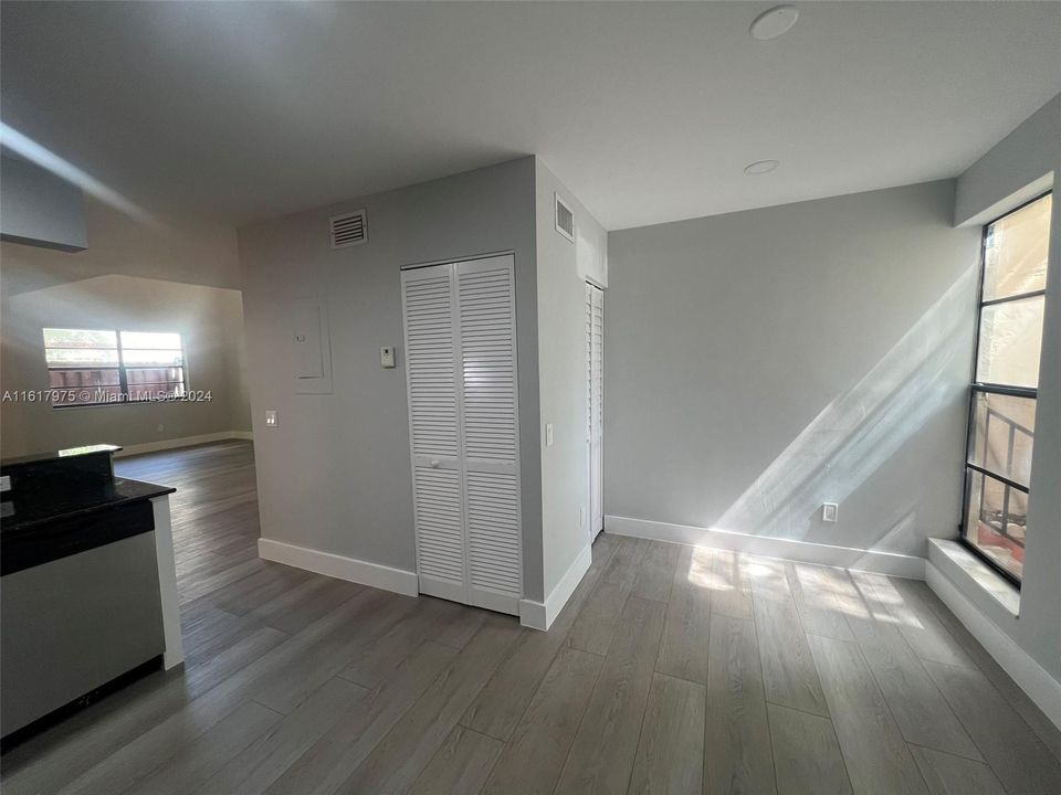 For Rent: $2,500 (2 beds, 2 baths, 1283 Square Feet)