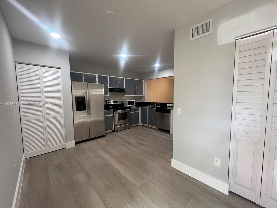 For Rent: $2,500 (2 beds, 2 baths, 1283 Square Feet)