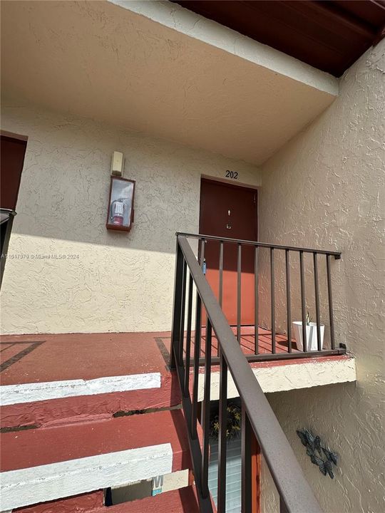 For Rent: $1,900 (2 beds, 2 baths, 1005 Square Feet)