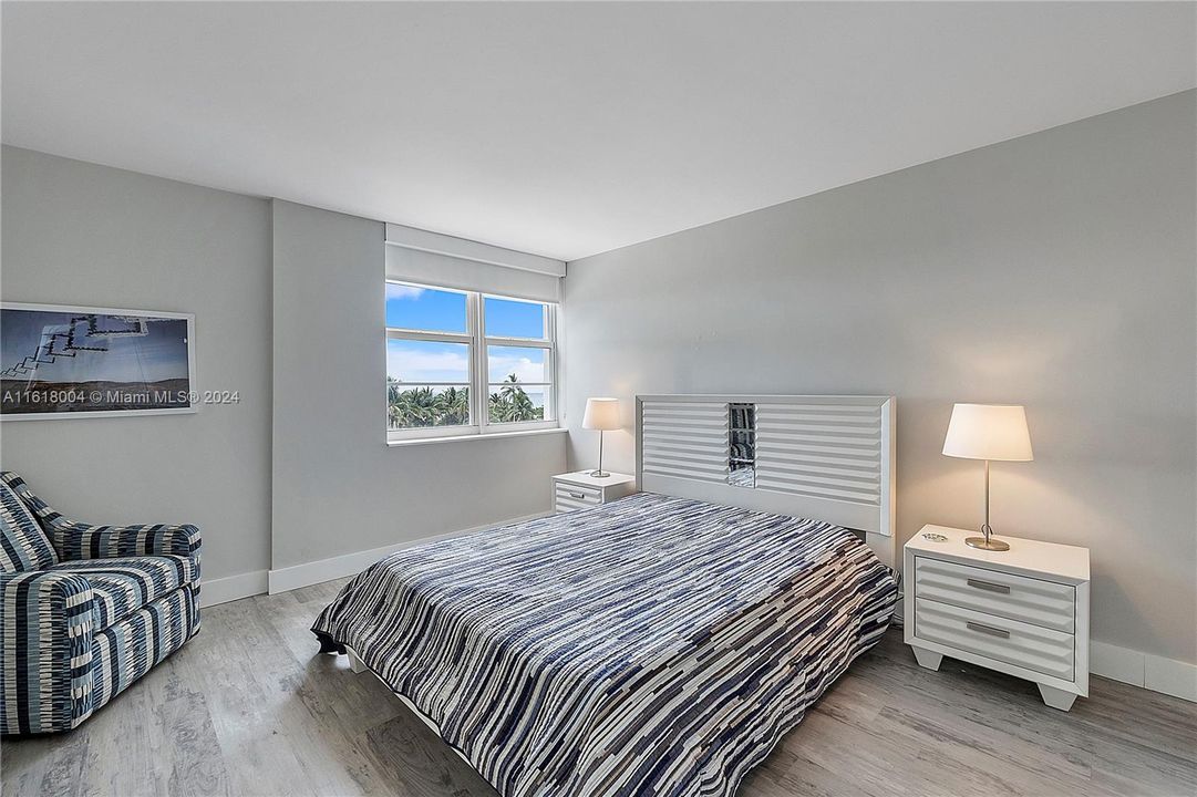 For Sale: $460,000 (1 beds, 1 baths, 1006 Square Feet)