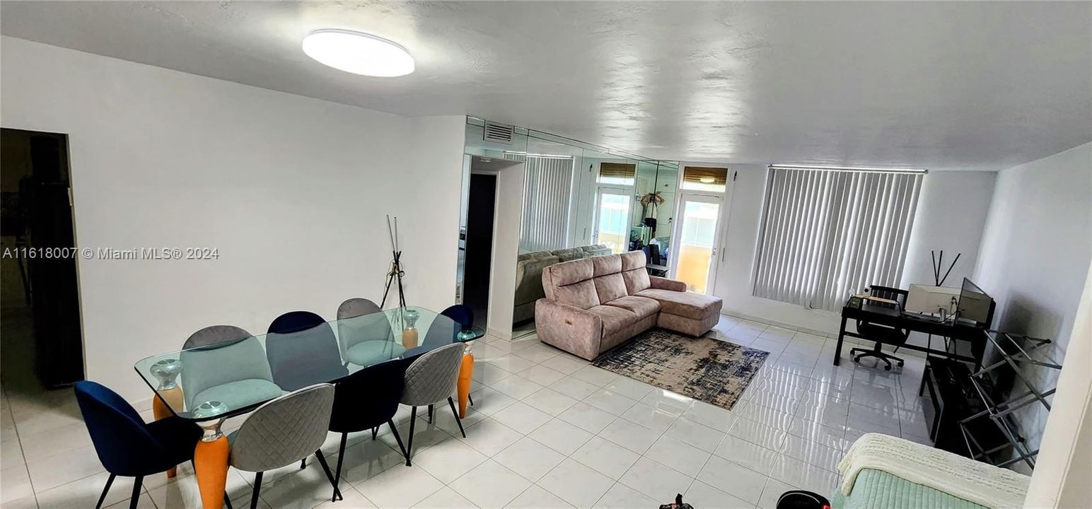 For Rent: $2,900 (1 beds, 1 baths, 1019 Square Feet)