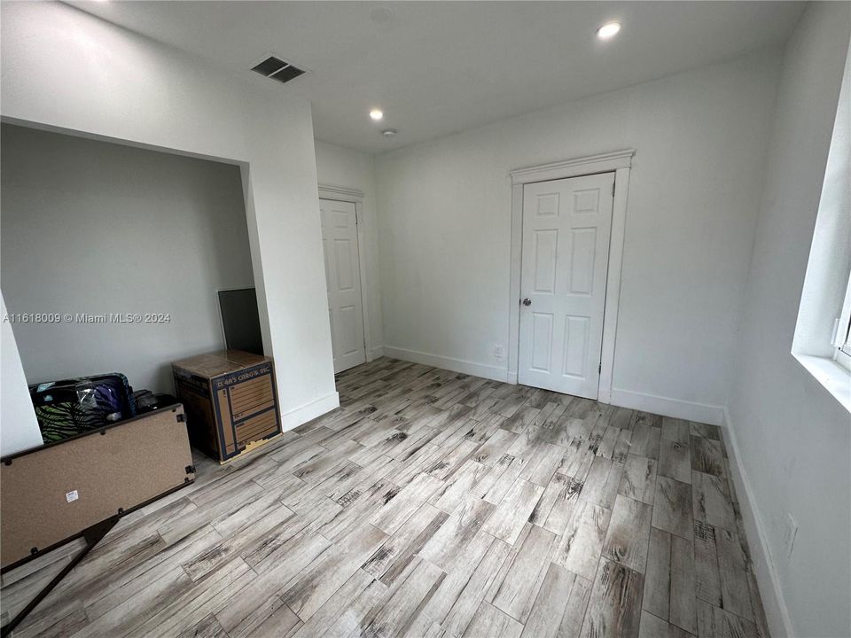 For Rent: $1,325 (1 beds, 1 baths, 2190 Square Feet)